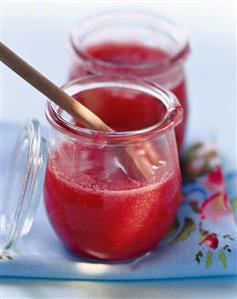 Peach mostarda with cinnamon