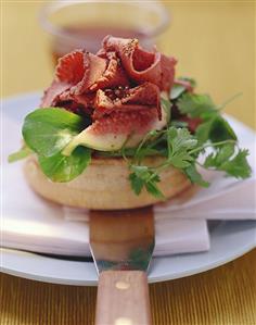 Marinated duck breast with fig and coriander salad on toasties