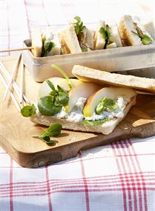 Pear and Gorgonzola sandwich