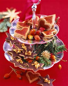 Star-shaped biscuits with cedar nuts and rose hip hearts