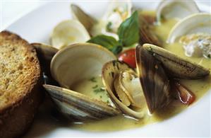 Shellfish soup with toast