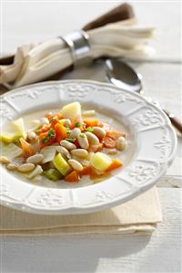 White bean soup. Receta disponible TR