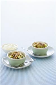 Apple and kiwi fruit crumble