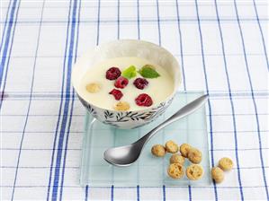 Lemon soup with raspberries and amaretti