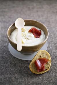 Cauliflower cream with raw ham