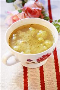 Chicken soup with cauliflower