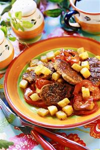 Pork fillet with red pepper and pineapple
