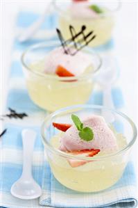 Elderflower soup with ice cream and strawberries