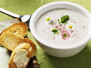 Radish soup with daisies