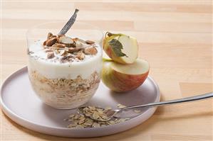 Fresh grain muesli with apple, yoghurt and almonds