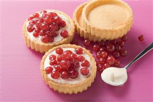 Individual redcurrant flans