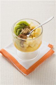 Pineapple, kiwi fruit and walnut starter with cinnamon