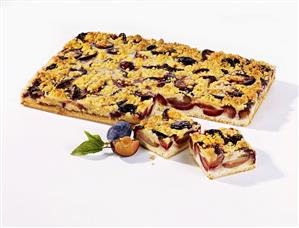 Plum crumble cake