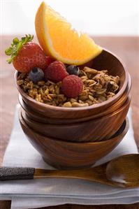 Muesli and fruit in wooden bowl (1)