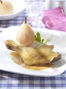 Pato con peras. Receta disponible.