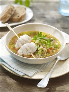 Sopa al pesto con rollos de lenguado. Receta disponible