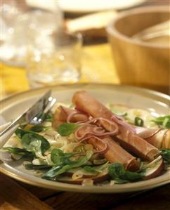 Ensalada de manzanas con jamon. Receta disponible.
Apples Salad with Ham