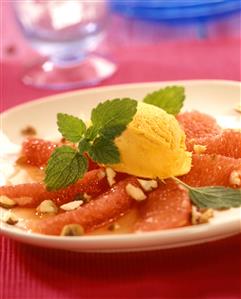 Pomelo a la granadina. Receta disponible.
Grapefruit in Grenadine