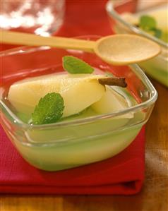 Peras al te verde. Receta disponible.
Pears in Green Tea.