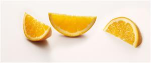 Naranja cortada.