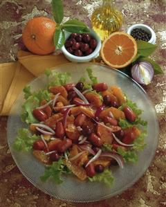 Ensalada con naranja.  Receta disponible TR